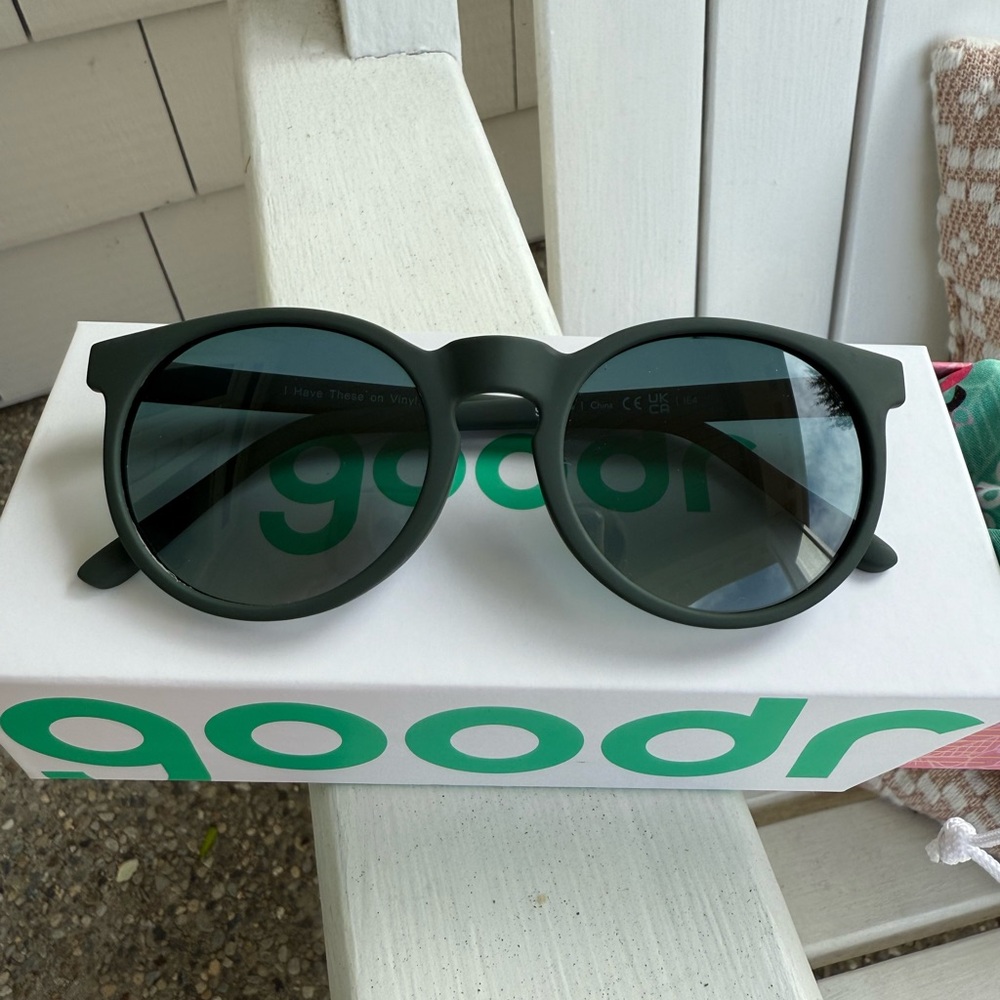 NWOT Goodr Circle G Teal Sunglasses!